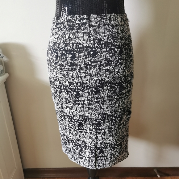 Halogen Black White Boucle Knit Skirt Size 2 - Picture 3 of 8